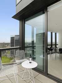 🌟 Melbourne Magic: Docklands Delight with Stunning Views 🌟