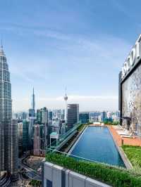 🌟 Kuala Lumpur's Sky-High Delights & Dazzling Stays 🌃