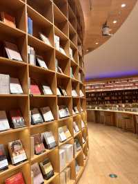 上海的這座空間書店一定要來打卡！！美爆了～超震撼DER～
