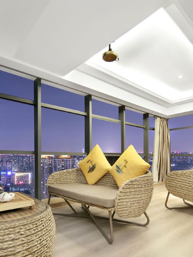🌺 Xi'an's Petal Paradise: Merlinhood Hotel Stay 🏨