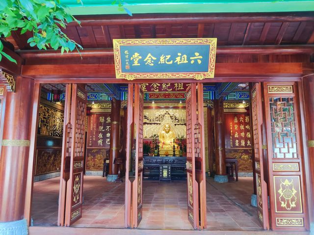 新興龍山鎮國恩寺