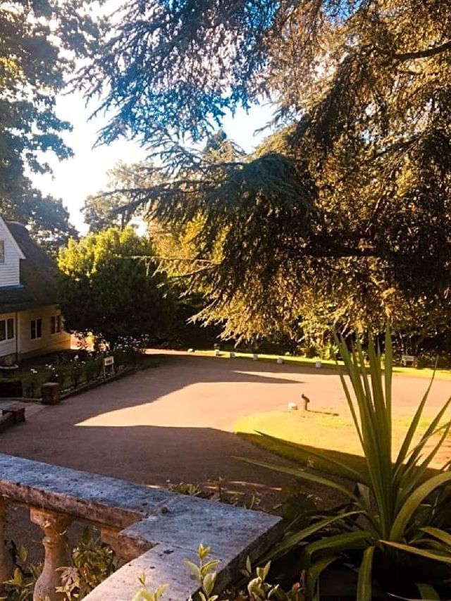 🌟 Unwind in Style at Dartford's Rowhill Grange 🌿🛁