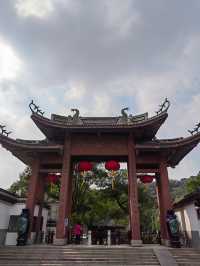 探索張公洞。