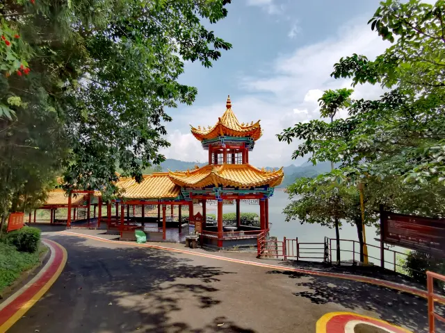 マイナーな観光スポット—魯布革三峡景区。