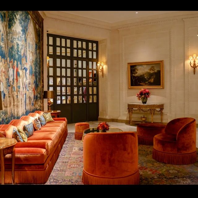 Luxurious hotel in paris 