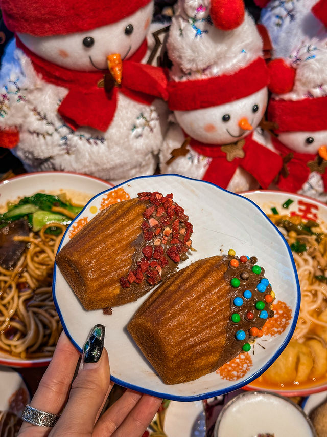 在這家店吃到了聖誕巧克力球！