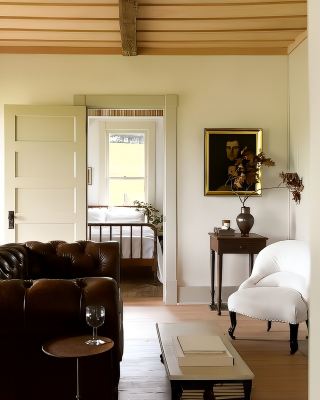 "Art and Free Spirit Haven: Bohemian Inn, London" 