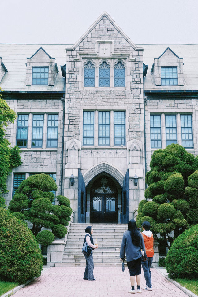 在首爾逛韓國知名大學-梨大&延大