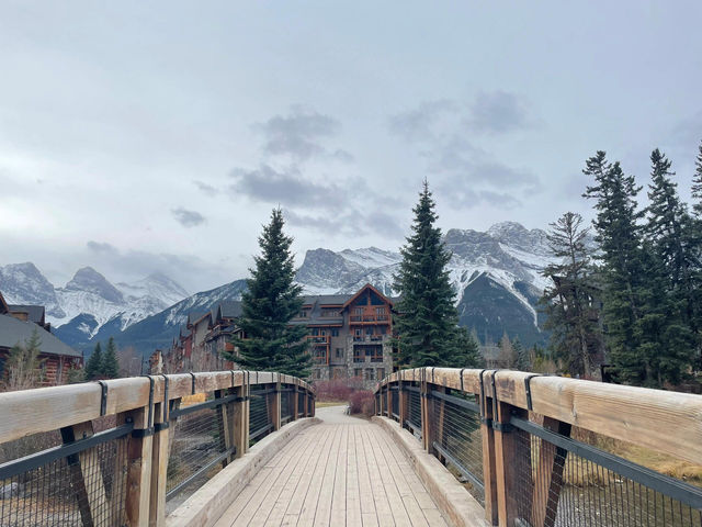 邂逅洛磯山脈的夢幻小鎮——加拿大坎莫爾旅遊攻略