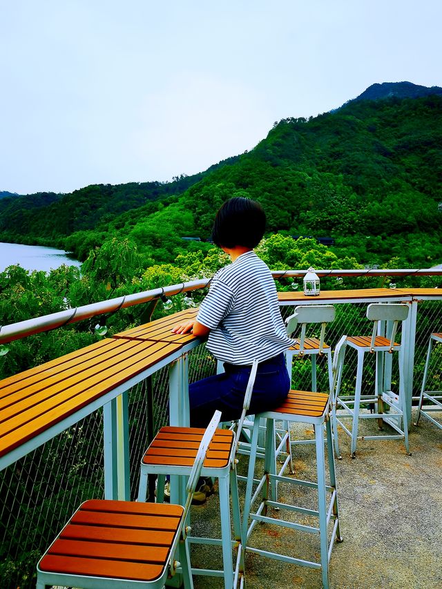 富春江畔星舟咖啡館！坐進森海看雲卷雲舒