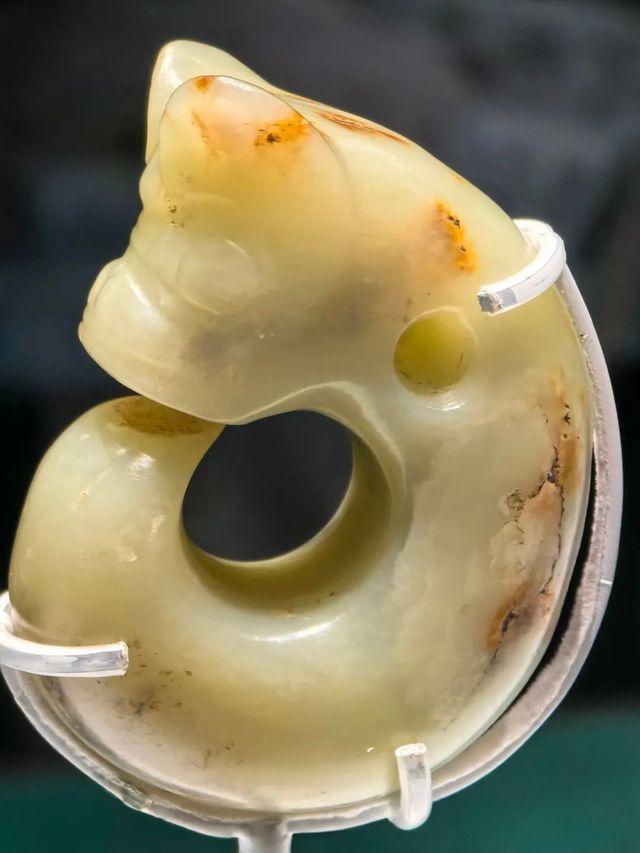 終於等到你！上海博物館紅山玉器展5000年群龍出動