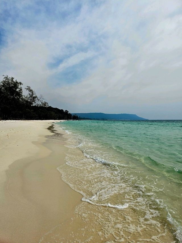 The secret ferry to Koh Rong - The paradise off the coast of Cambodia