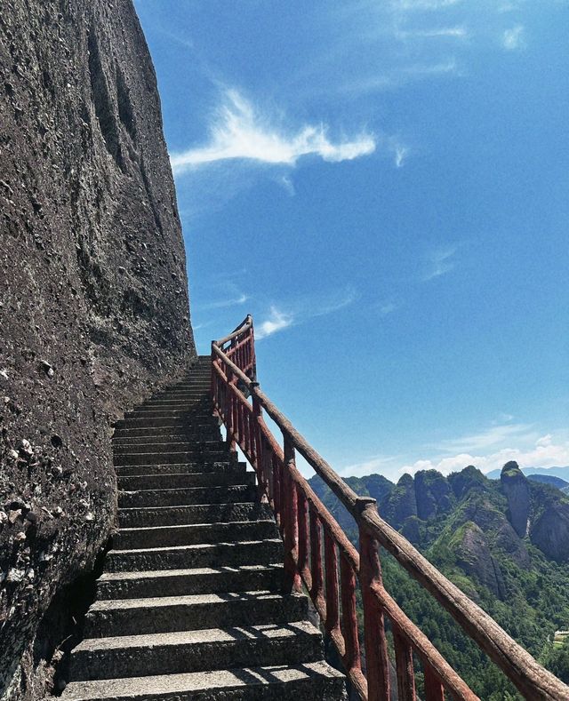 崀山一日遊 | 邂逅絕美丹霞地貌
各位，今次同大家分享一條超正嘅崀山一日遊路線！上午征服辣椒山同