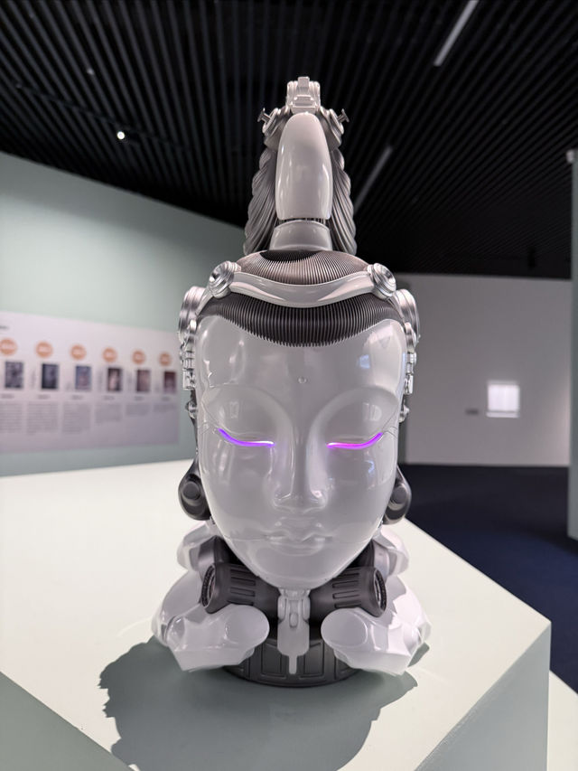 閉關倒計時8天｜大悲世界的賽博朋克未來佛
