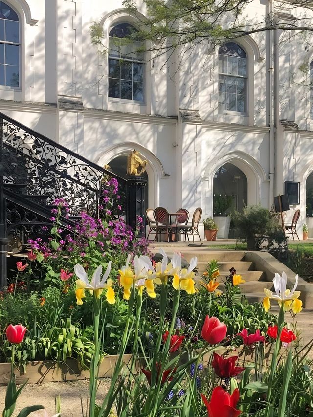 倫敦草莓山莊：像走進愛麗絲的童話秘境
