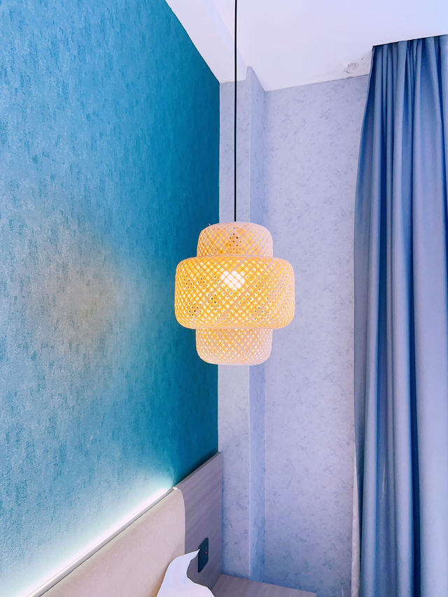 【加油站旁寶藏店！免費停車+人均60爽住】