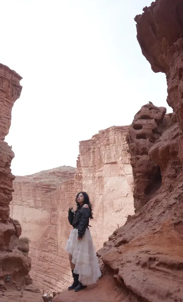 大美新疆之闖入溫宿大峽谷紅色世界