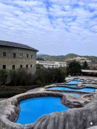 藏在丹霞峽谷裡的治癒湯泉