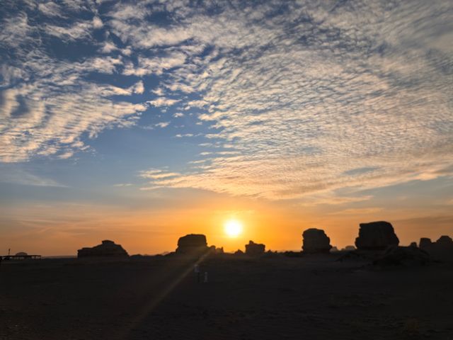 張掖+嘉峪關+敦煌8日遊：丹霞地貌的奇觀，敦煌文化的精髓