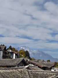 登上天空之鏡,左手古城煙火,右手雪山晴空