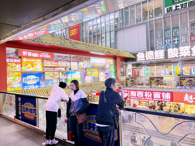 藏在大樓裡的東門娛樂天地 藏在大樓裡的東門娛樂天地