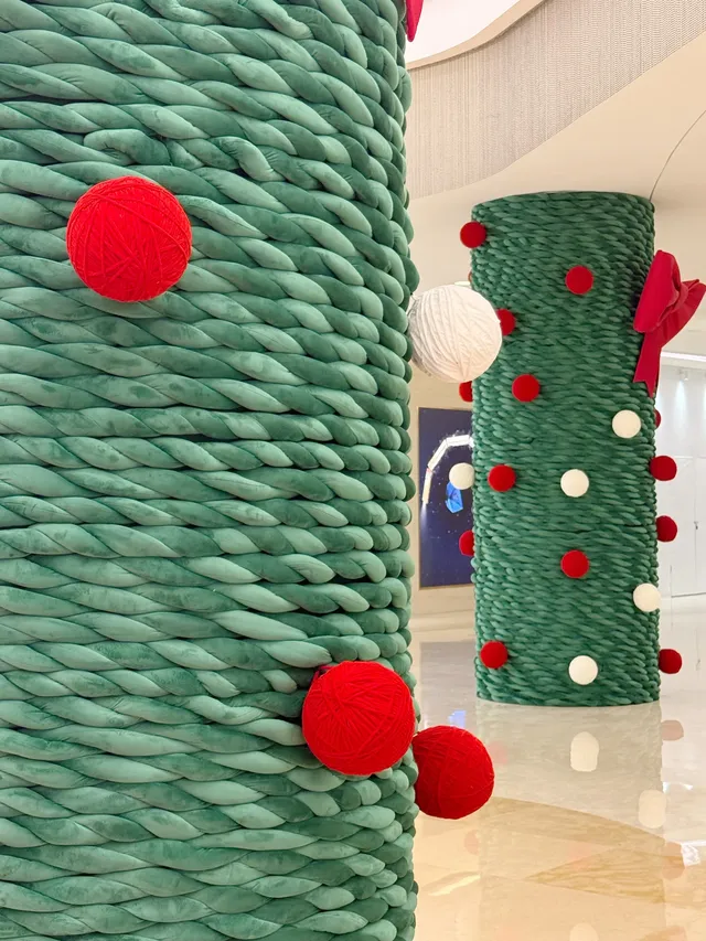 西安首顆聖誕樹,姊妹們高新中大集合! 西安首顆聖誕樹,姊妹們高新中大集合!