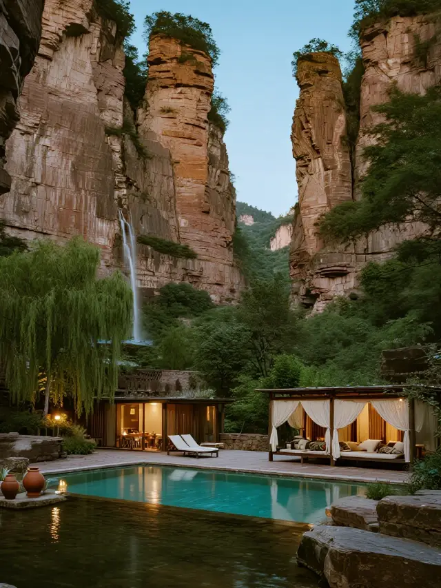 Winter hiking challenge with kids! Explore the Jingbei Ice Waterfall Canyon, gear guide here