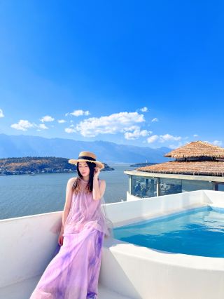 Dali Songyun Cliff Hotel | Stay in a Santorini-style dream in the clouds