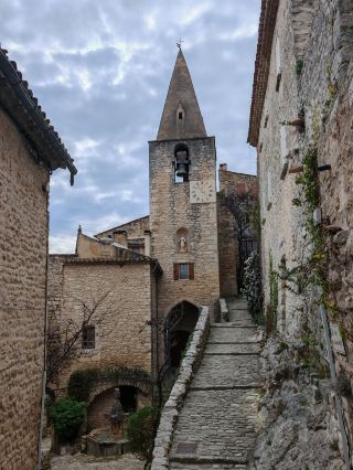 Hidden Gems of Southern France | Crestet: Early Spring’s Stone Village and Apricot Blossoms in the Drizzle
