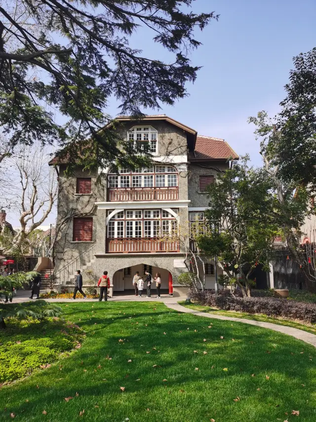 Stroll through the Zhou Residence and encounter the red years hidden in the Western-style house