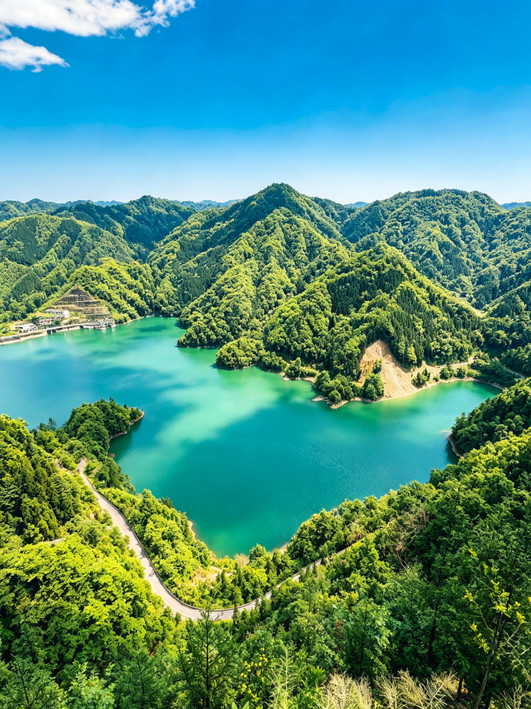 画材 Matcha Lake Near Chengdu! This Matcha Lake is what summer should really look