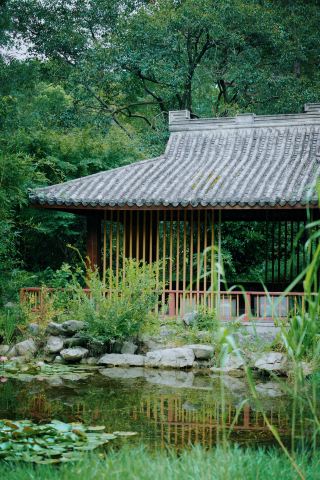 Unexpectedly, there is such a little Kyoto park by the Huangpu River