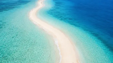 Half azure ocean, half earthly paradise — traveler post in Mataking
