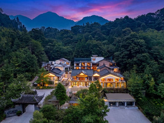 Chengdu! Qingcheng Mountain, Tai'an Ancient Town! Designer villa with private hot spring! I didn't want to check out!