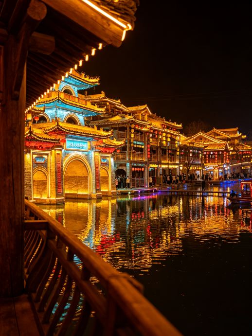 A must-visit for the October holiday! The night view at Zhouzhi Water Street is breathtaking—you'll really regret missing it!