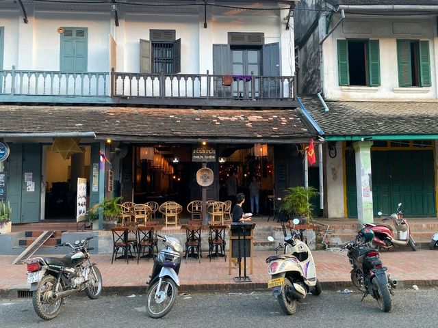 ตลาดมืด ณ หลวงพระบาง ตลาดมืด ณ หลวงพระบาง