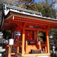 京都 北野天満宮の『なで牛』に雪が積もっていた。