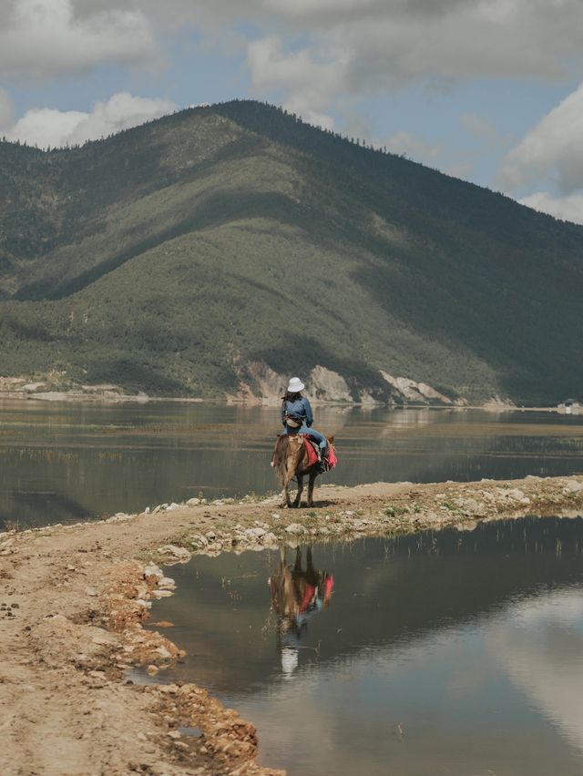 Horse riding in Shangri-La