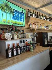 233 Poshtel คาเฟ่ บาร์ และที่พัก