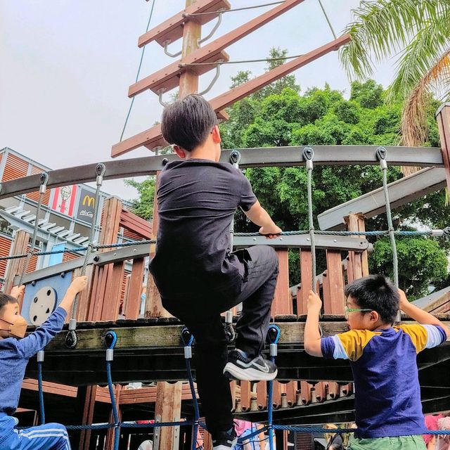 赤柱廣場的海盜船兒童遊樂場