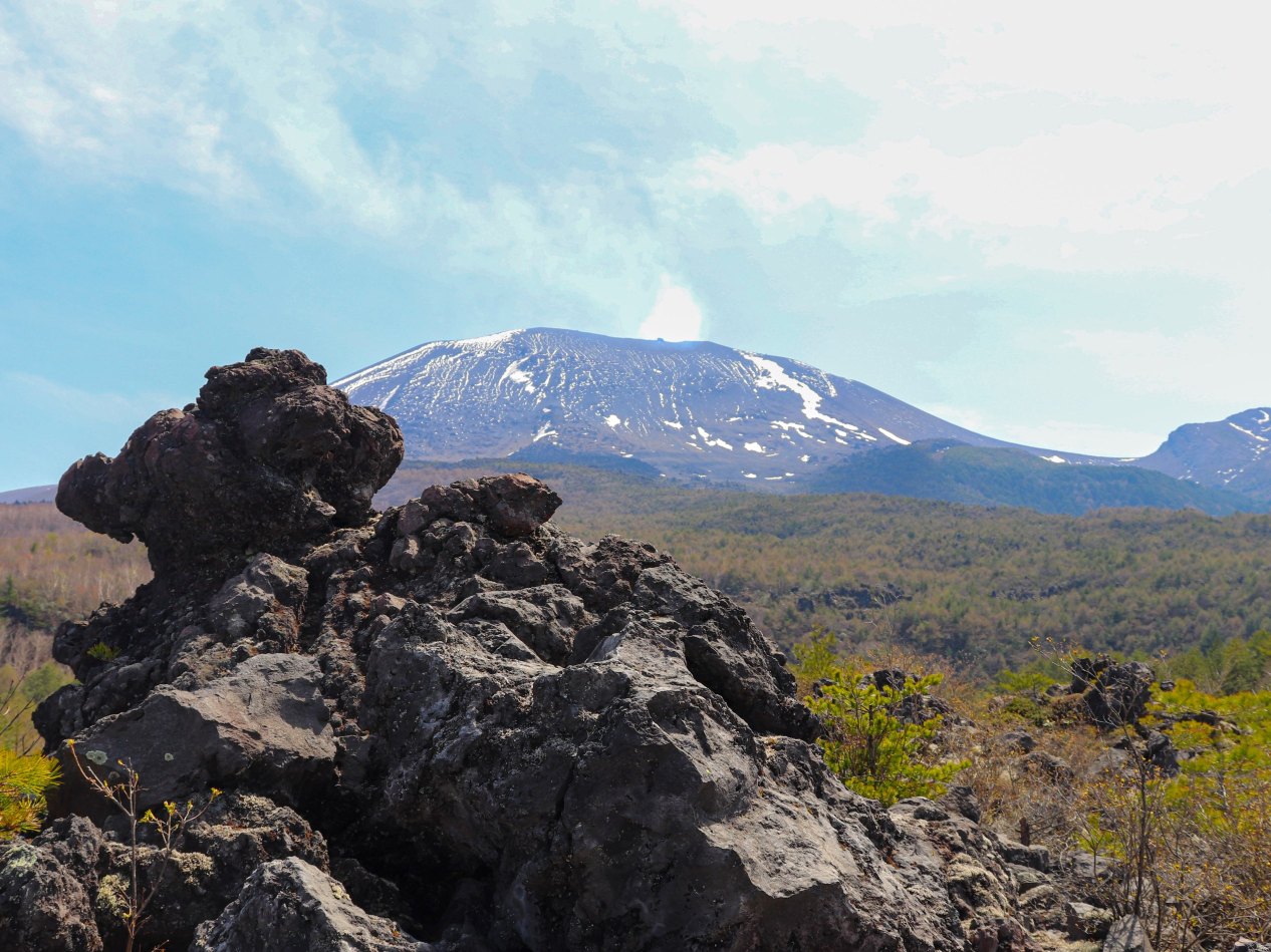 長野県】浅間山溶岩の芸術:鬼押出し園と炎観音👹 | Trip.com 嬬恋村