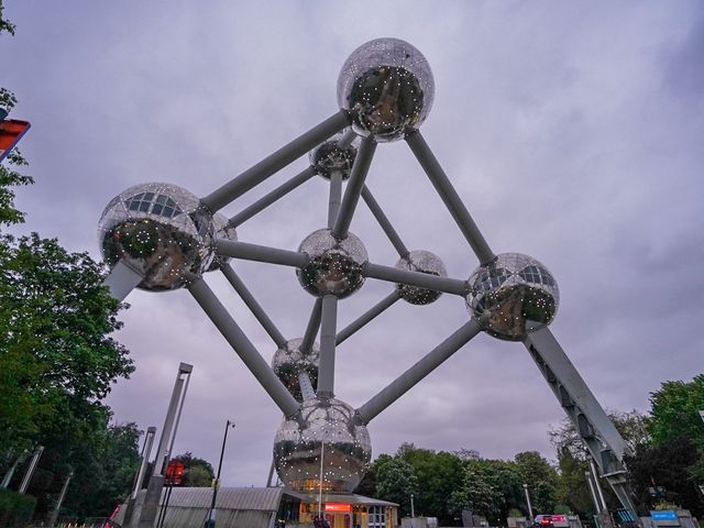 比利時🇧🇪天馬行空充滿藝術性的鋼球塔