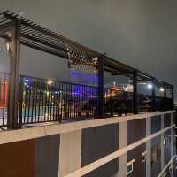 สระว่ายน้ำ ยิม ร้านอาหารครบครันที่รูฟทอปบียัวร์โฮม