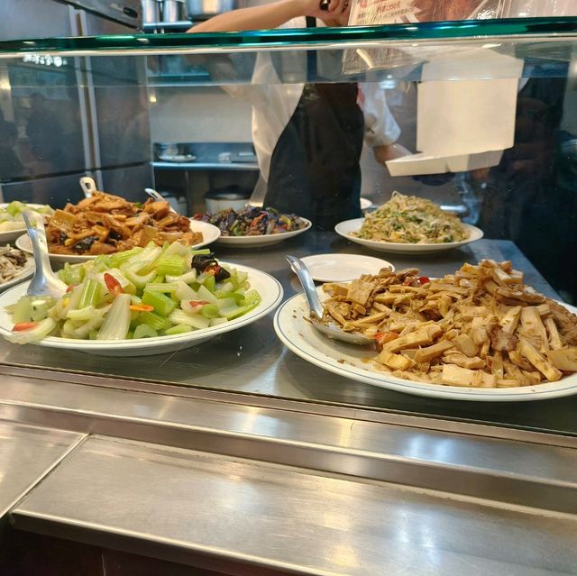 高雄左營-百味家常菜|鄧師傅|（CP值高的百貨美食）