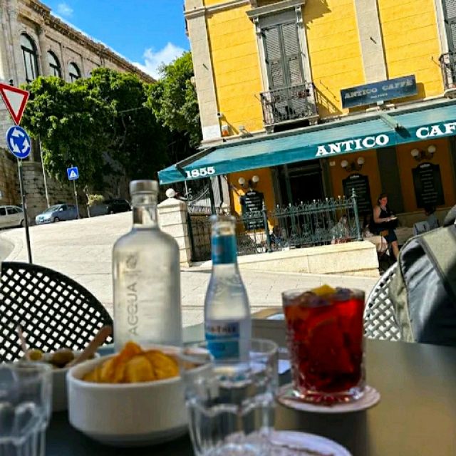 CAFÉ WITH A SPECTACULAR VIEW!