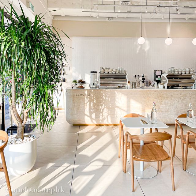 堅尼地城純白咖啡店☕️ 高樓底落地大玻璃🤩