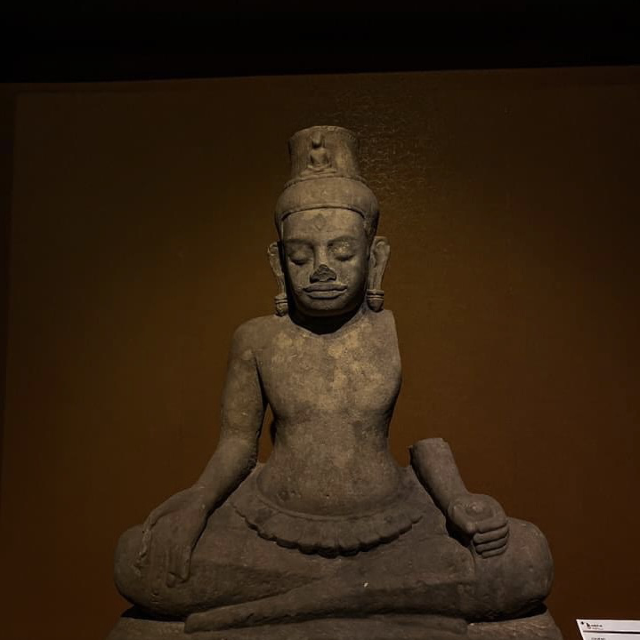 Inside View of Angkor National Museum 