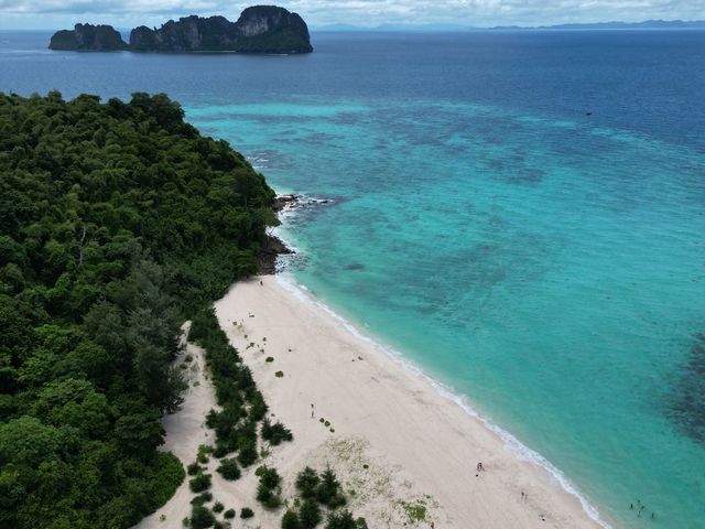 เกาะไผ่ เกาะสวยกลางทะเลอันดามัน