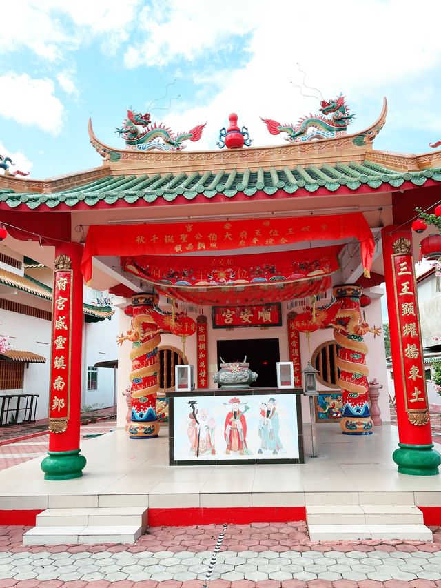 8 different Chinese Temples in One Locations