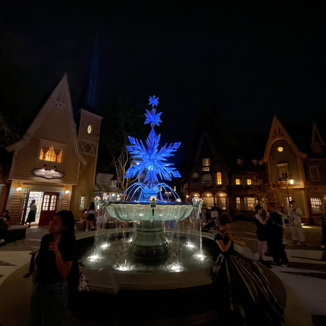 香港迪士尼全球首個World of Frozen日夜黃昏美景
